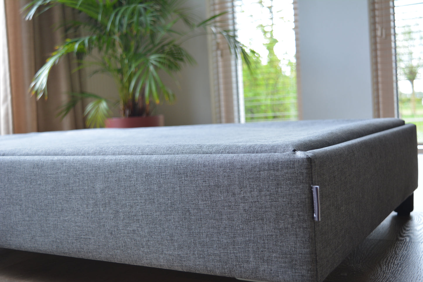 Dog bed frame Medium